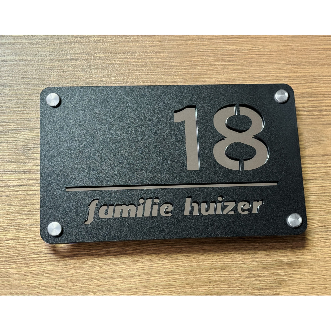 Luxury house number sign (4.5 mm thickness, with metal spacers)